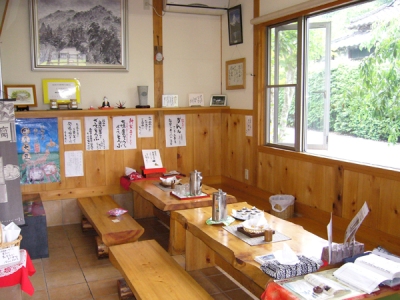 佐白山のとうふ屋店舗内