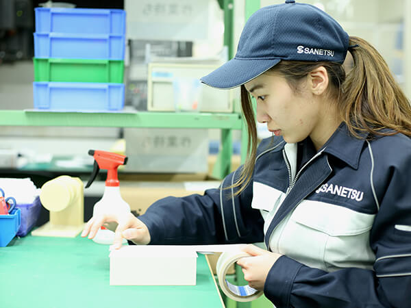 作業する社員
